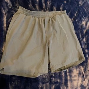 Lulu mens M shorts.